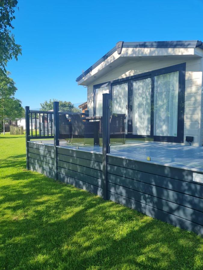 Superior 6 Berth Holiday Home In Suffolk Saxmundham Exterior photo